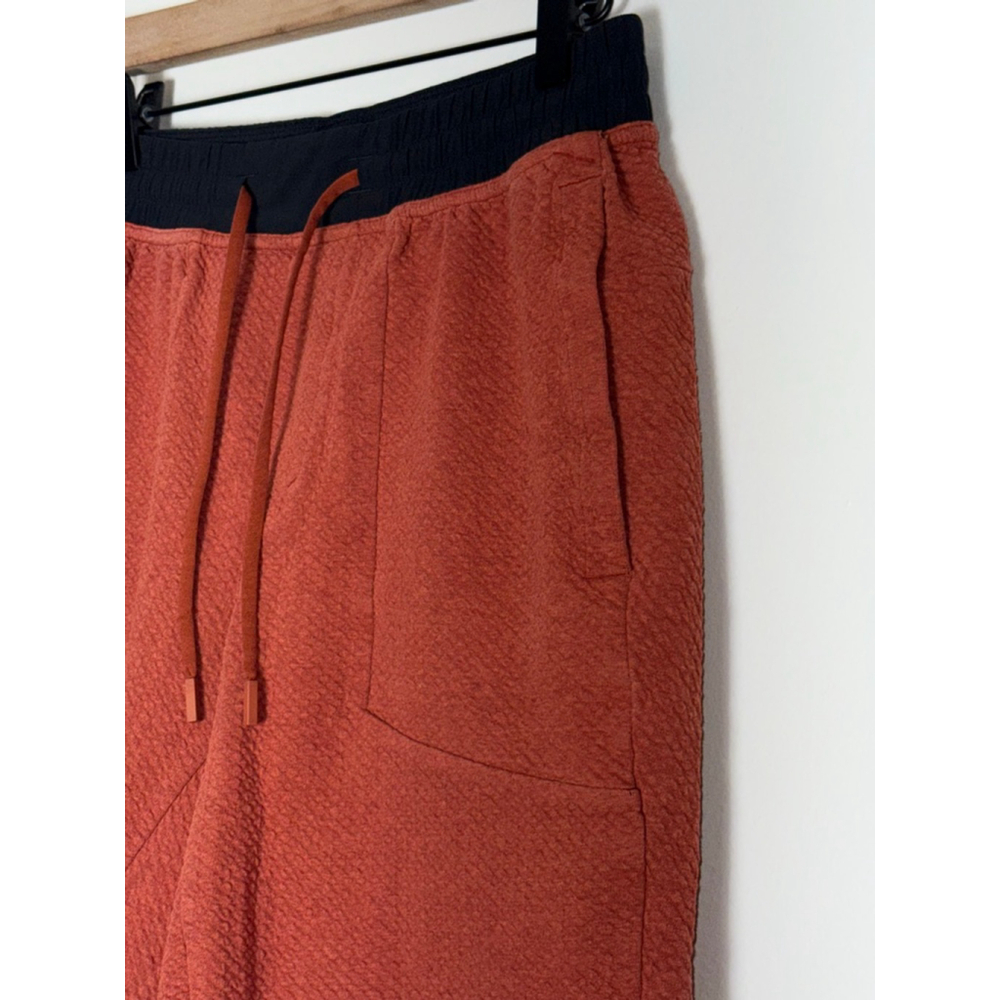 Men’s Lululemon Athletic Shorts size Medium Rust Red Unlined 7 in Inseam - Picture 3 of 7